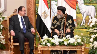 بالصور.. وزير الداخلية يهنئ البابا تواضروس بـ«عيد القيامة»