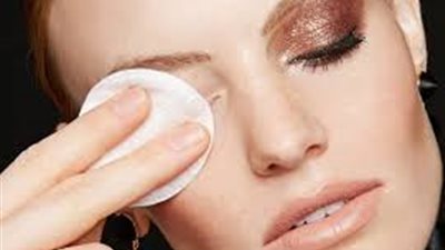 خلطة سحرية لـ«إزالة المكياج» قبل النوم 