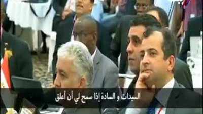 شاهد.. ثورة غضب نائب وزير التعليم وتهديد بالانسحاب من مؤتمر دولي بسبب إسرائيل