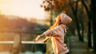 بينها تساقط الشعر.. علامات تحذيرية على حاجتك لفيتامين (د)