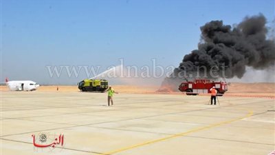 بالصور.. تجربة طوارئ على سيناريو مركب لوجود «قنبلة» على طائرة بمطار سوهاج الدولى