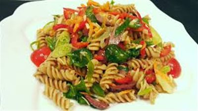 بالفيديو.. طريقة عمل سلطة المكرونة بالخضار