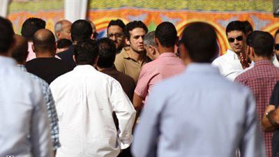 بالصور.. نجوم الرياضة والفن في جنازة نجل محمد فضل