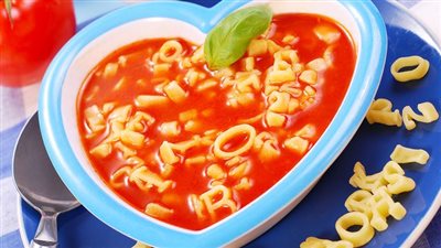 بالفيديو.. طريقة عمل «شوربة المكرونة بالطماطم»