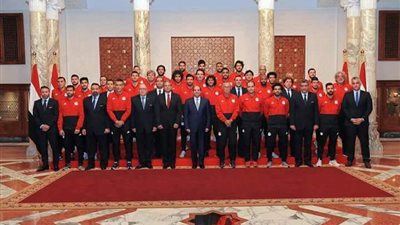 تفاصيل حوار الأصغر والأكبر وكتف صلاح وحلم كوبر ومفأجاة الرئيس 