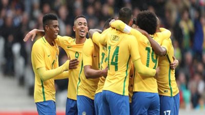 بالصور.. نجوم منتخب البرازيل يحتفلون بعيد ميلاد هذا اللاعب على طريقتهم الخاصة