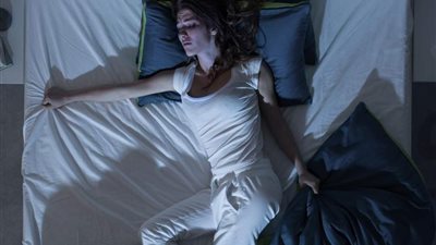 كيف تنام في المناخ الحار جدًا؟!.. الإجابة في 10 نقاط