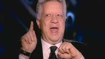 مرتضى منصور يهدد نجم الزمالك بالضرب بال