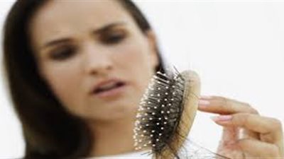 تعرفى على الأسباب التى تزيد من تساقط الشعر 