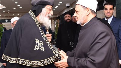 بالصور.. قداسة البابا تواضروس يهنئ الإمام الأكبر بعيد الأضحى