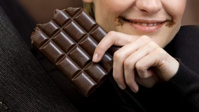تناول ثلاثة قطع من الشوكولاتة شهريًا مفيد لعضلة القلب