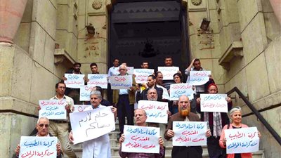 «الأطباء» تنشر قائمة بأسماء ضحايا «العدوى داخل المستشفيات»