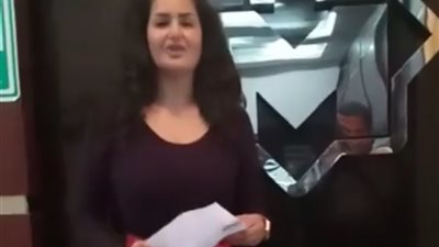 بالصور.. سما المصري توجه رسالة لمنتقديها من الشركة المصرية لمترو الأنفاق 