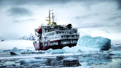 بوتين يدعو العالم للابحار عبر قناة السويس الروسية