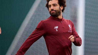 بالصور تعرف على حذاء صلاح الجديد فى لقاء باريس سان جيرمان اليوم 