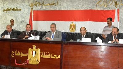 محافظ سوهاج يصدر تعليمات هامة بشأن العام الدراسي الجديد.. اعرف التفاصيل (صور)