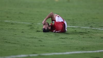 صدمة.. نجم الأهلي الدولي يغيب عن الملاعب حتى نهاية العام