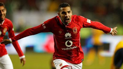 ورطة جديدة تضرب الأهلي بعد إصابة نجم دولي بخلع الكتف