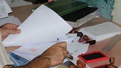 أنجب من زواج عرفى ونسب المولود لزوجته الأولى.. واقعة تزوير خطيرة يكشفها مفتش صحة المنيا