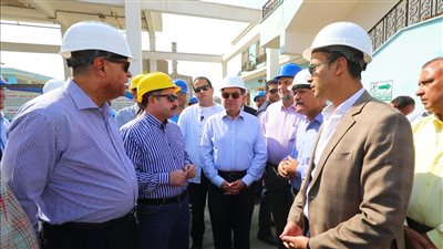 تفاصيل زيارة وزير البترول لخطوط أنابيب وغرفة التحكم بالتبين 