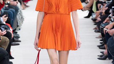 بالصور.. موضة «الريش» تتربع على منصات عروض «ربيع 2019»