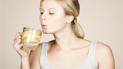 أبرز فوائد «رجيم» الماء وشرائح الليمون 