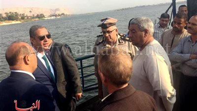 محافظ سوهاج يتوجه إلى موقع حادث «العبارة النيلية» وسقوط «10» مواطنين بمياه النيل