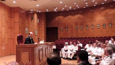 مدير أمن الإسكندرية يشدد على الضباط والأفراد باحترام  المواطنين