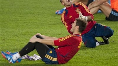 كاسياس يدافع عن فالديز من إجحاد كرة القدم