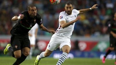 لاعب فرنسا السابق ينتقد ديشامب لإشراك بنزيمة!