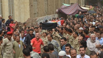 بالصور.. أهالى سمادون بالمنوفية يشيعون جثمان الشهيد عمر الفار