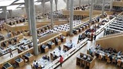 أسرة الراحل عبد المنعم عبد الحليم تهدي كتبه الخاصة لمكتبة الإسكندرية