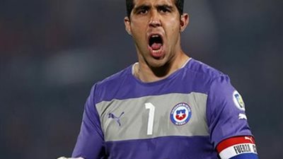 إصابة برافو تثير قلق تشيلي قبل مواجهة البرازيل بتصفيات المونديا