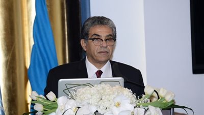 البيئة: نعمل على سد عجز الطاقة بإفريقيا بحلول عام 2020