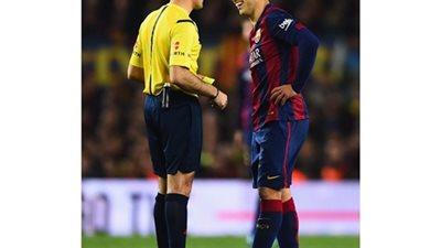 حكم قمة الكالديرون يعيد برشلونة لكابوس 2013-2014