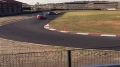 شاهد.. تصادم سيارتين جديدتين لشركة مرسيدس