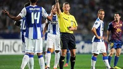 الكشف عن هوية حكم قمة برشلونة وروما في الأبطال