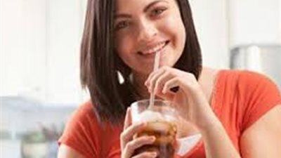 إحذري المياه الغازية تسبب الجفاف و امتصاص الكالسيوم