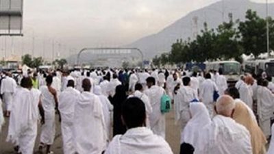 محافظ سوهاج يودع الفوج الأول من حجاج الجمعيات ويطالبهم بالدعاء لمصر