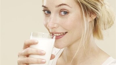 د.ناهد الحسيني لعروس العيد : اللبن قبل النوم يساعدك على الاسترخاء