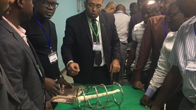 استاذ عظام  بطب الازهر يدرب أطباء نيجيريا على الجديد فى مجال تقويم وتطويل العظام  