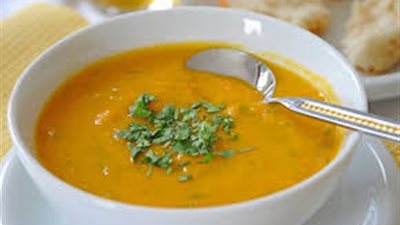 بالفيديو.. طريقة عمل شوربة العدس المصرى