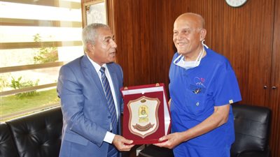 تمثال وشارع للجراح العالمى مجدى يعقوب فى أسوان