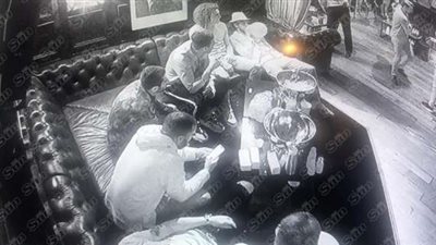 بالصور والفيديو.. حفلة سكر وعربده .. تفضح نجوم أرسنال في أحد الملاهي الليلية