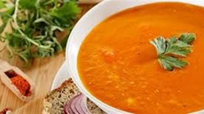 بالفيديو.. طريقة تحضير العدس الأحمر بالدجاج