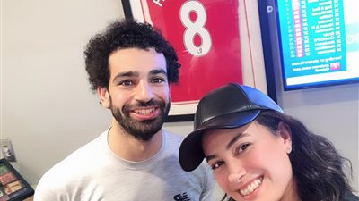 بالصور.. هند صبري تحتفل مع 