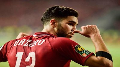 مرض مفاجئ يهدد مشاركة أزارو ضد بيراميدز.. واللاعب يلجأ للأمل الأخير