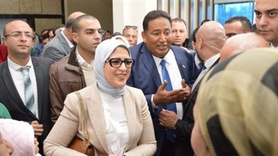 هالة زايد تتفقد المبنى الإداري الجديد لمنظومة التأمين الصحي 