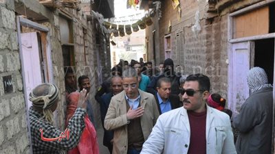 محافظ سوهاج يتفقد إحدى القرى المدرجة ضمن مبادرة «السيسي» (صور).. اعرف التفاصيل