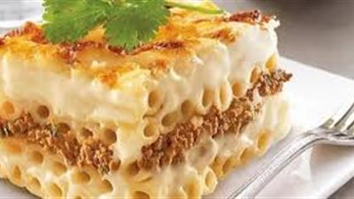 بالفيديو.. طريقة عمل المكرونة «البشاميل» على أصولها